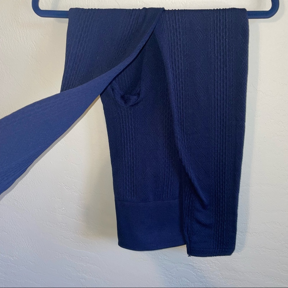 WONDERLY. lined navy blue textured leggings